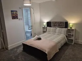 private room with ensuite to yourself 15 minutes to Durham uni