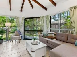 Green Cottage Trinity Beach Pet friendly BBQ