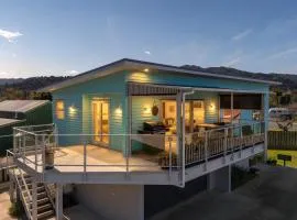 Wharf Landing - Harbour View with Sunny Balcony, Walk to Town