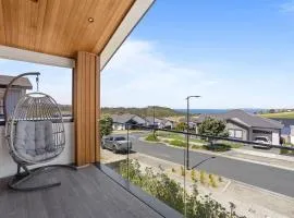 Orewa Ocean View - Pacific Heights Retreat