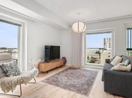 New 2BR Apt with Sauna with Stunning Views