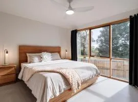 Bayview on Hill - Pet friendly - Woodfire