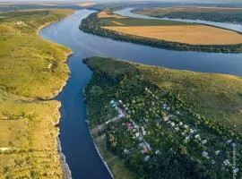 Будинок подобово на березі Дністра