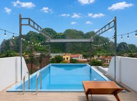 Hidden Green Hotel Tam Coc - Rooftop Pool With Mountain View, hotel em Ninh Binh