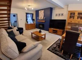 House Sleeps 5 with Parking and Garden