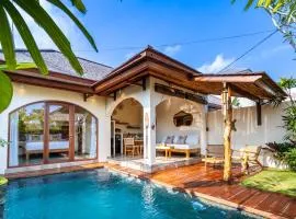 VILLA ATAO NYANYI BEACH - In front of entrance to NUANU