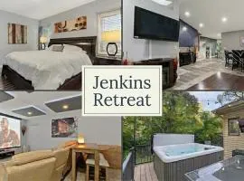 Jenkins Retreat-5BR, hot tub, theater, near TPC NSC
