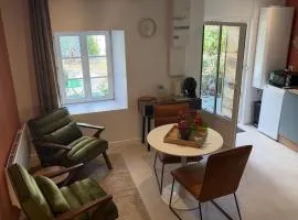 L'Oasis charming cottage with garden