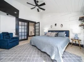 Lakefront Retreat Private Peninsula Kayaks &
