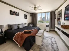 3BR Condo at Heart of Downtown with Theme Lounge & Workspace