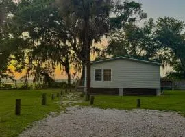 Sleeps 6 - Waterfront Home - 8 Min to Parris Island and Downtown Beaufort