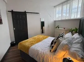 The Recharge Loft, Executive Stay with Parking & EV