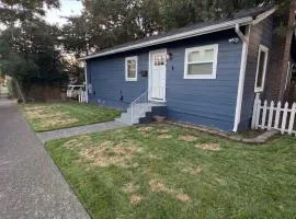 Sleek & Secure Modern Suite Near Ferry