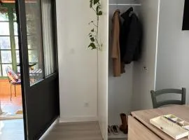 Studio neuf et cosy, proche Lyon, parking