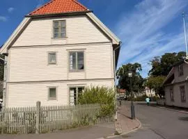 Cozy apartment 100 meters from lake Vättern