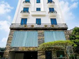Hoàng Long Hotel