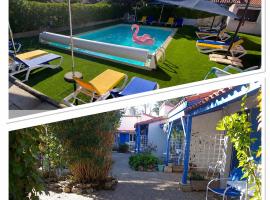 Hotel Des 4 Vents "Esprit Camargue" Parking Privé Gratuit, hotel u gradu 'Aigues-Mortes'