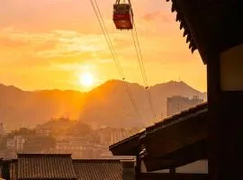 Huguang Hidden Villa Hotel