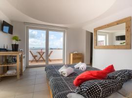 Alex Surf Hostel, hotel a Baleal