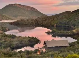 Tula Retreat - Secluded Karoo Escape - Hot Tub - Private Boat Arrival