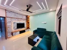VAR Lagoon Haus AC 3BHK 4 Min Walk to Beach