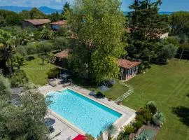 Villa El Perlè, Padenghe sul Garda by Geco Vacation Rentals