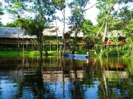 Amazon Bromelia Lodge & Expeditions