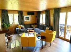 Chalet Mallum – Upper Apartment with Views