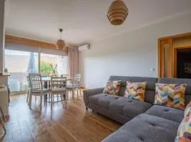 FamilyHub - EcoHost - Spacious 3-bedroom apartment for 8 people with AC and parking near Porto and the beaches