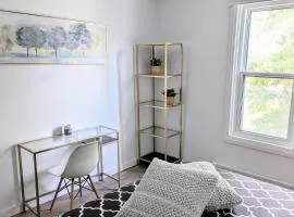 Stylish & Modern House + Near Barrie Beach!