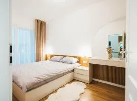 Ivory Nest 2