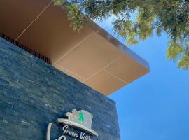 Green Ville Laguna Hotel โรงแรมในSung Noen