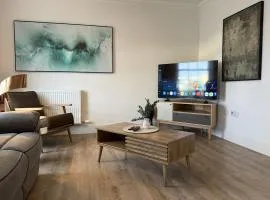 Idyllic 2bed, free parking wifi apartment