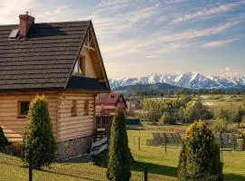 Pocztówka z Mizernej, drewniane domki, widok na Tatry, blisko Velo Czorsztyn, Jezioro Czorsztyńskie, rowery, spokojna okolica