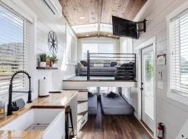 Family-Friendly Tiny Home Firepit BBQ Zion