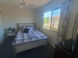 Comfy private room & ensuite, near shops & lake - Cypress Gardens