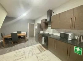 HomesRentals Ensuite Sleeps 2 with High speed wifi