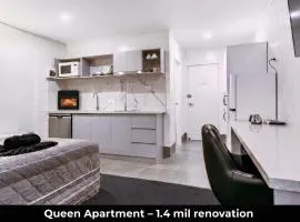 Aaron Motel