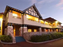 Caves House Hotel