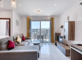 Spacious & bright 3 bedroom with balcony KDEB1-1