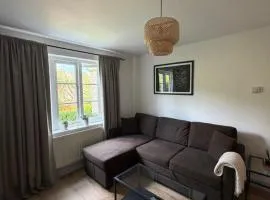 Cosy High street flat near Cotswolds
