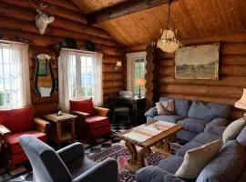 Large Cabin With Stunning Views!