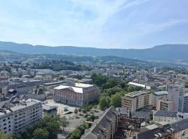 Panoramic 2BR Apartment Center Free Parking Balcony