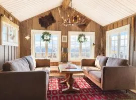 Welcoming Cabin With Fireplace Modern Kitchen
