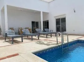 Villa avec piscine à quelques mètres du Lac Rose