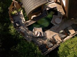 LA CHENEAUDIÈRE - Hôtel Spa - Relais & Châteaux - Restaurant étoilé, hotel di Colroy la Roche