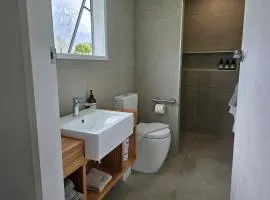 Fletcher Christian Apartments - Isabella Suites