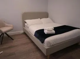 Two Bedroom Apartment near Gatwick Airport