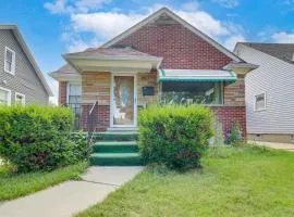 8 Mi to Dtwn Detroit! Apt w/ Shared Yard