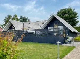 Stunning Home In Frørup With Wifi